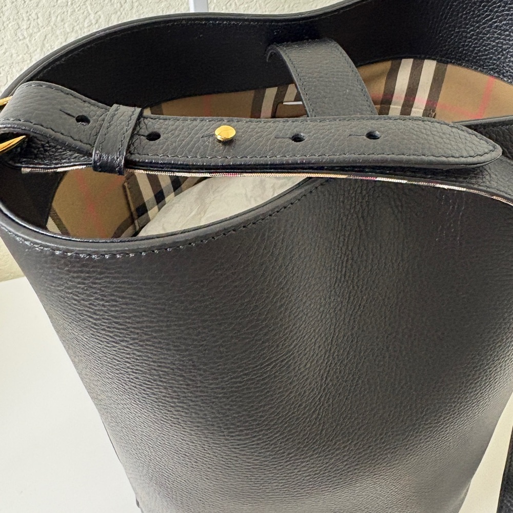 Burberry Black Leather Bucket Bag Vintage Check Strap - Picture 4 of 7